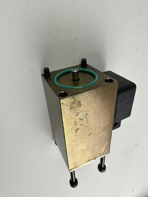 0009736081 elettrovalvola ricambi Linde Reach Stacker